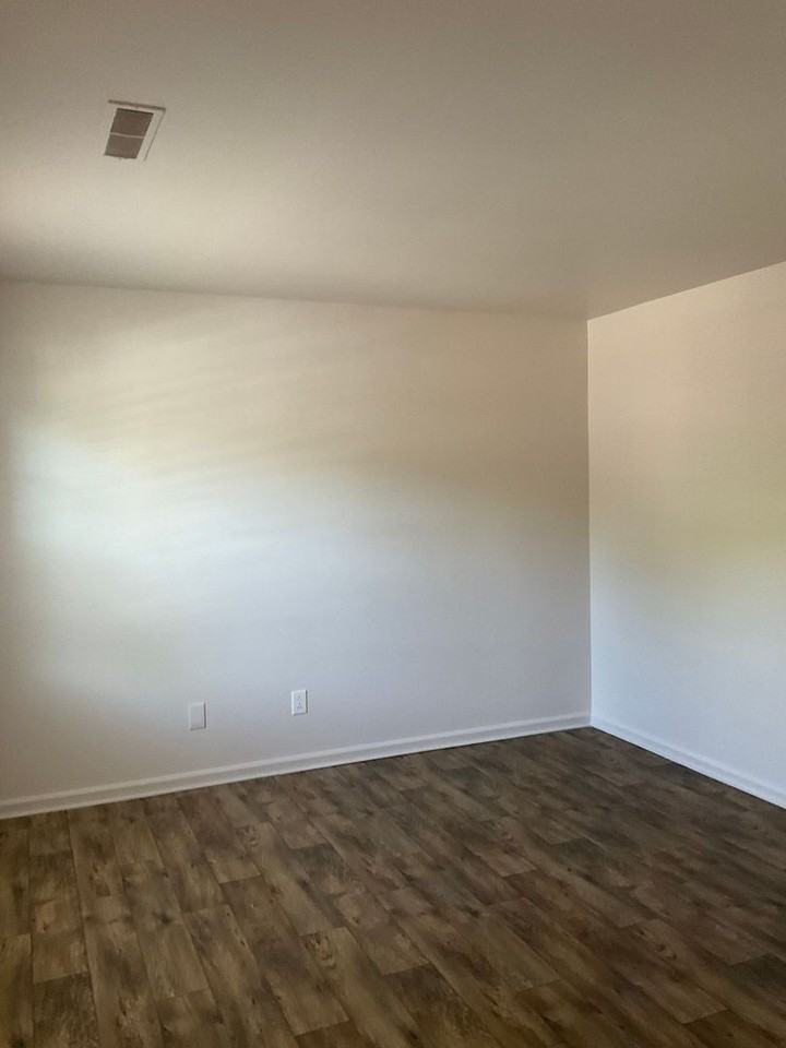 Chesterfield Gardens Apartments - Photo 2 of 19