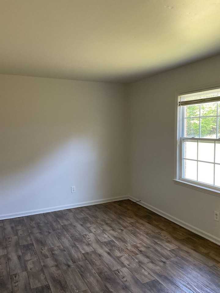 Chesterfield Gardens Apartments - Photo 4 of 19