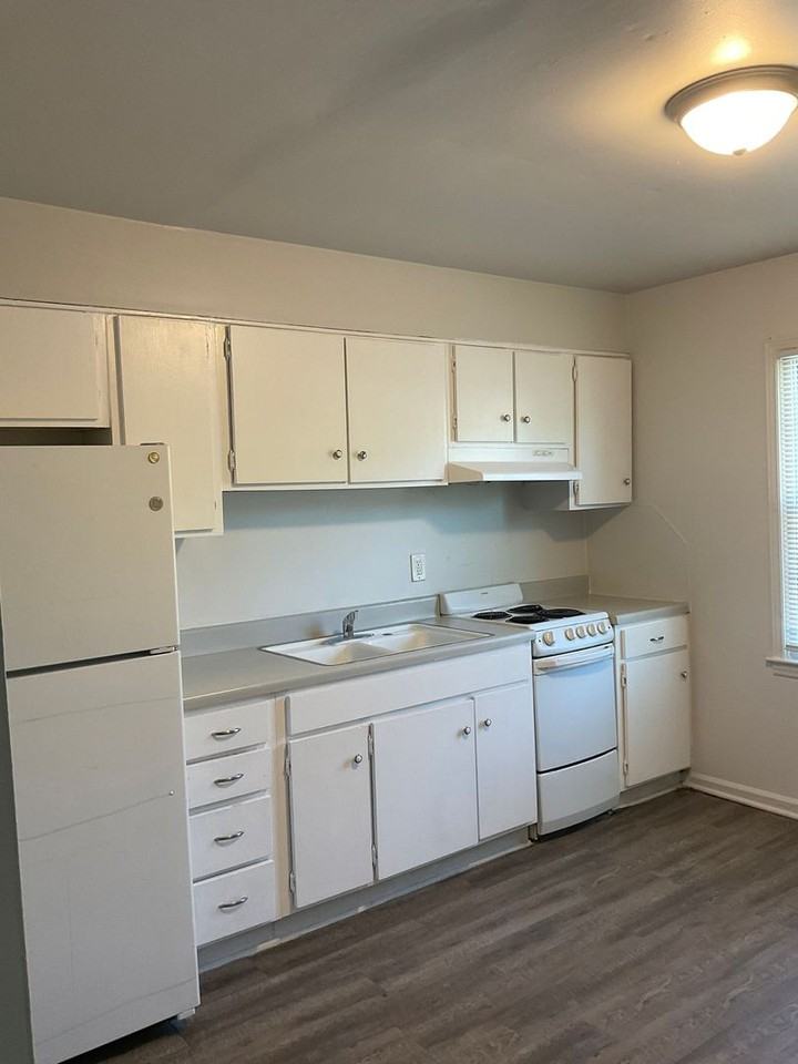 Chesterfield Gardens Apartments - Photo 6 of 19