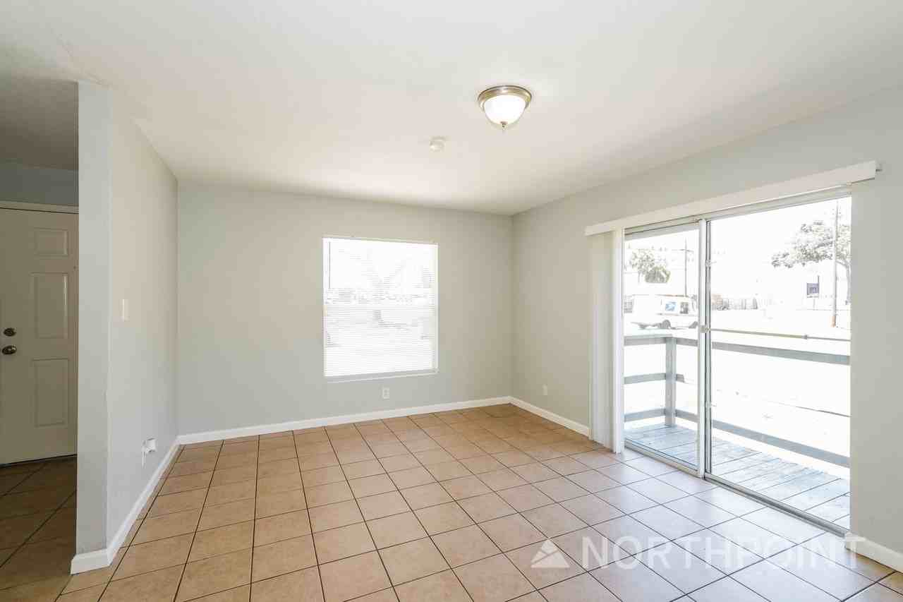 5203 N 39th St - Photo 4 of 16