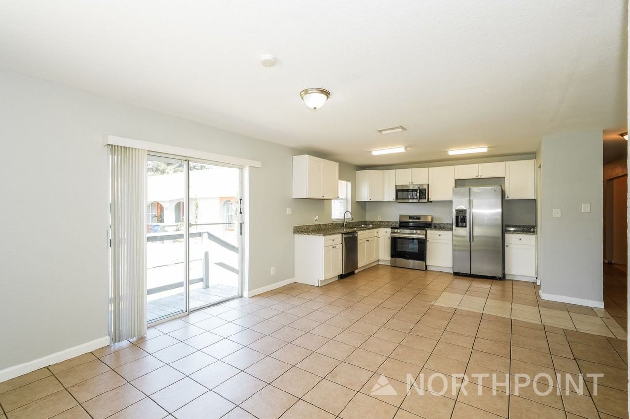 5203 N 39th St - Photo 5 of 16