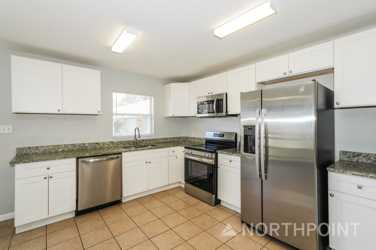 5203 N 39th St - Photo 6 of 16