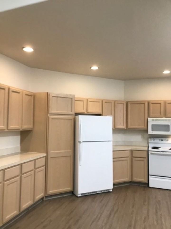 626 Windemere Cir - Photo 4 of 6