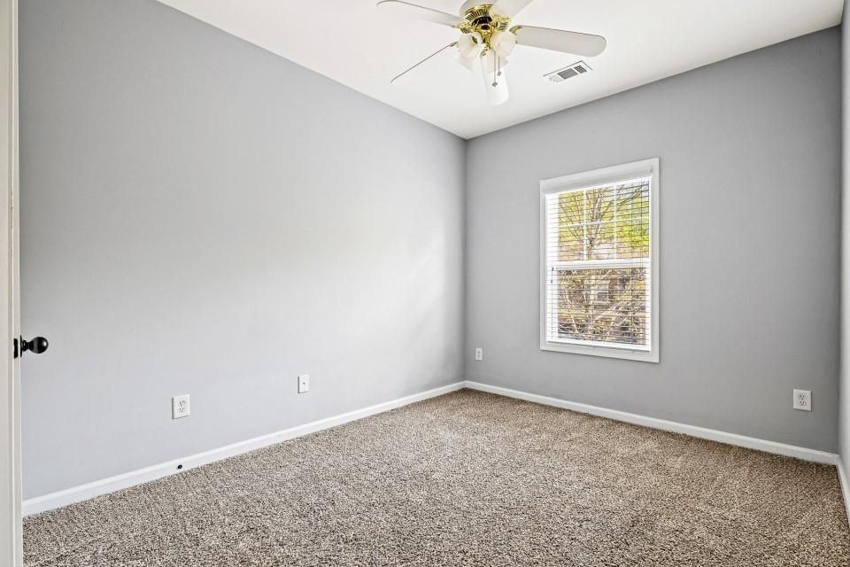 2872 Cross Creek Dr - Photo 2 of 4
