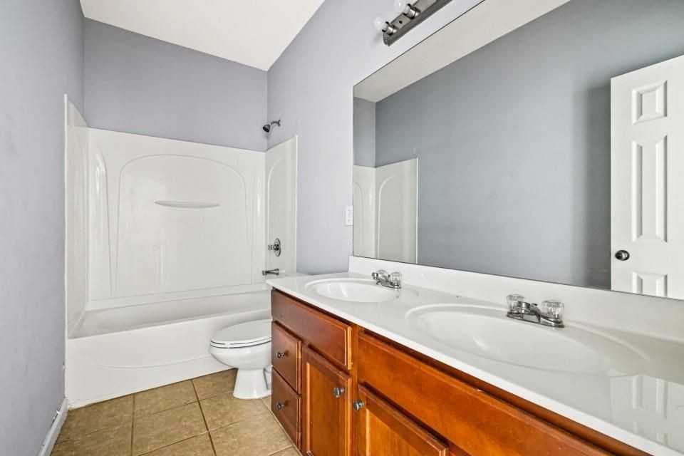 2872 Cross Creek Dr - Photo 3 of 4