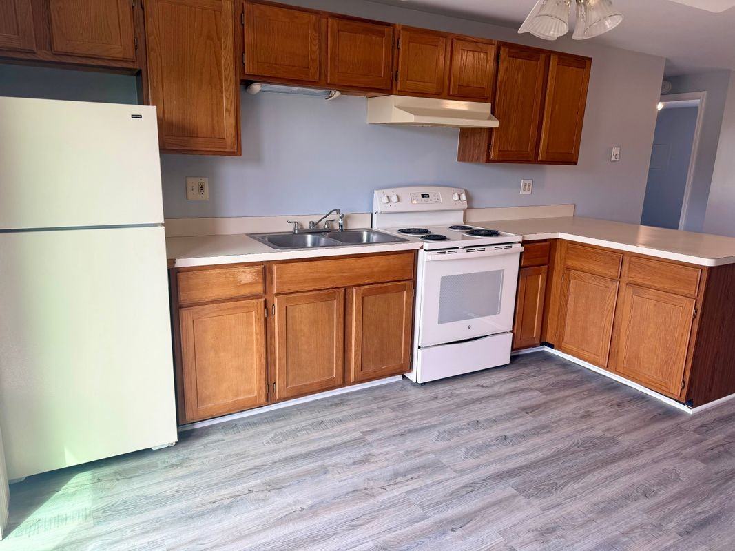 9492 Linden Rd - Photo 3 of 8