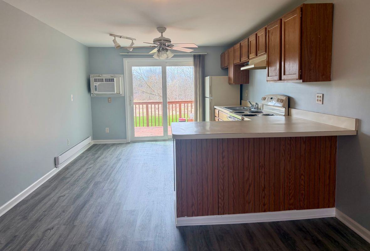 9492 Linden Rd - Photo 4 of 8