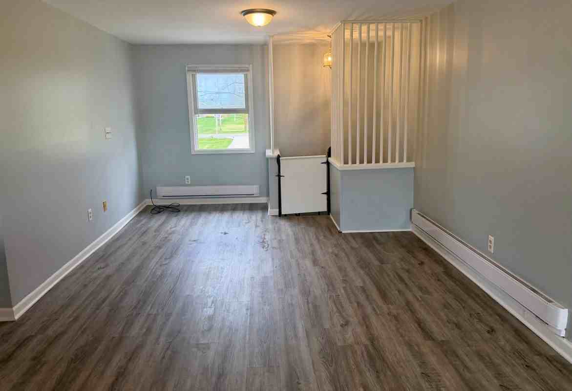 9492 Linden Rd - Photo 5 of 8