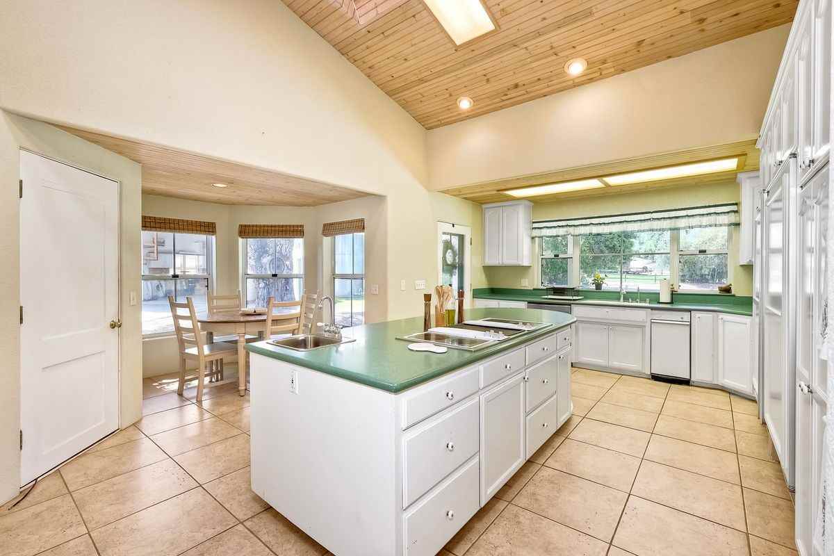 22242 Little Klondike Rd - Photo 3 of 44