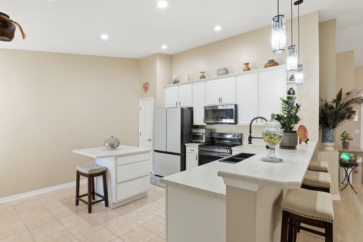 700 Trotter Ln ##204 - Photo 5 of 9