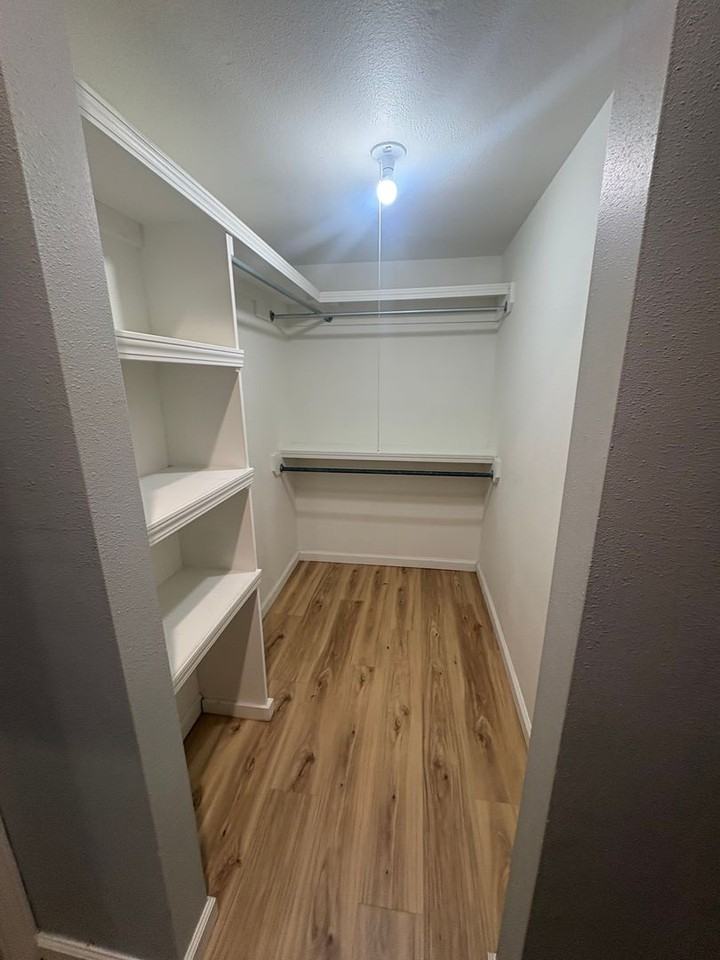 6840 S Toledo Ave - Photo 3 of 11