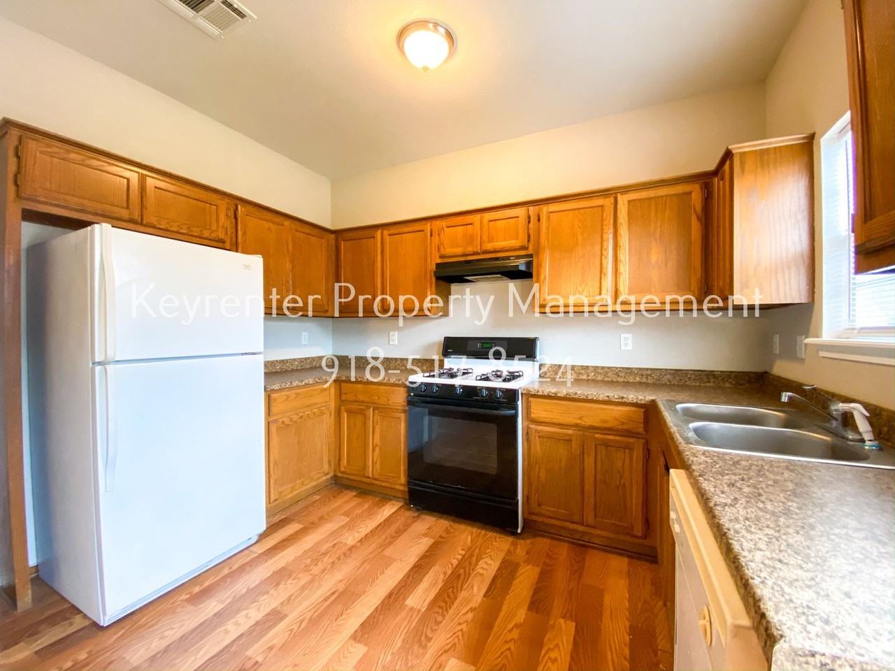 9134 E 24th St - Photo 6 of 26