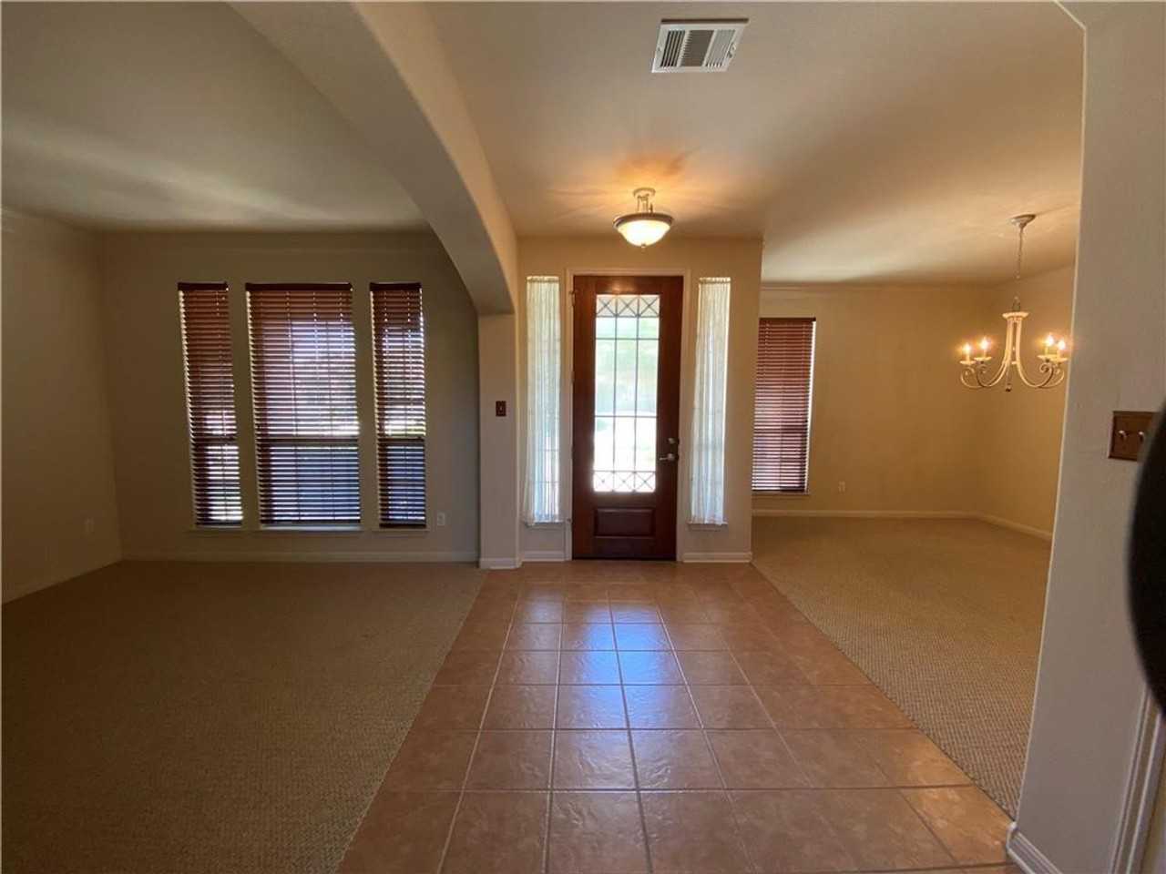 331 Abbey Dr - Photo 2 of 14