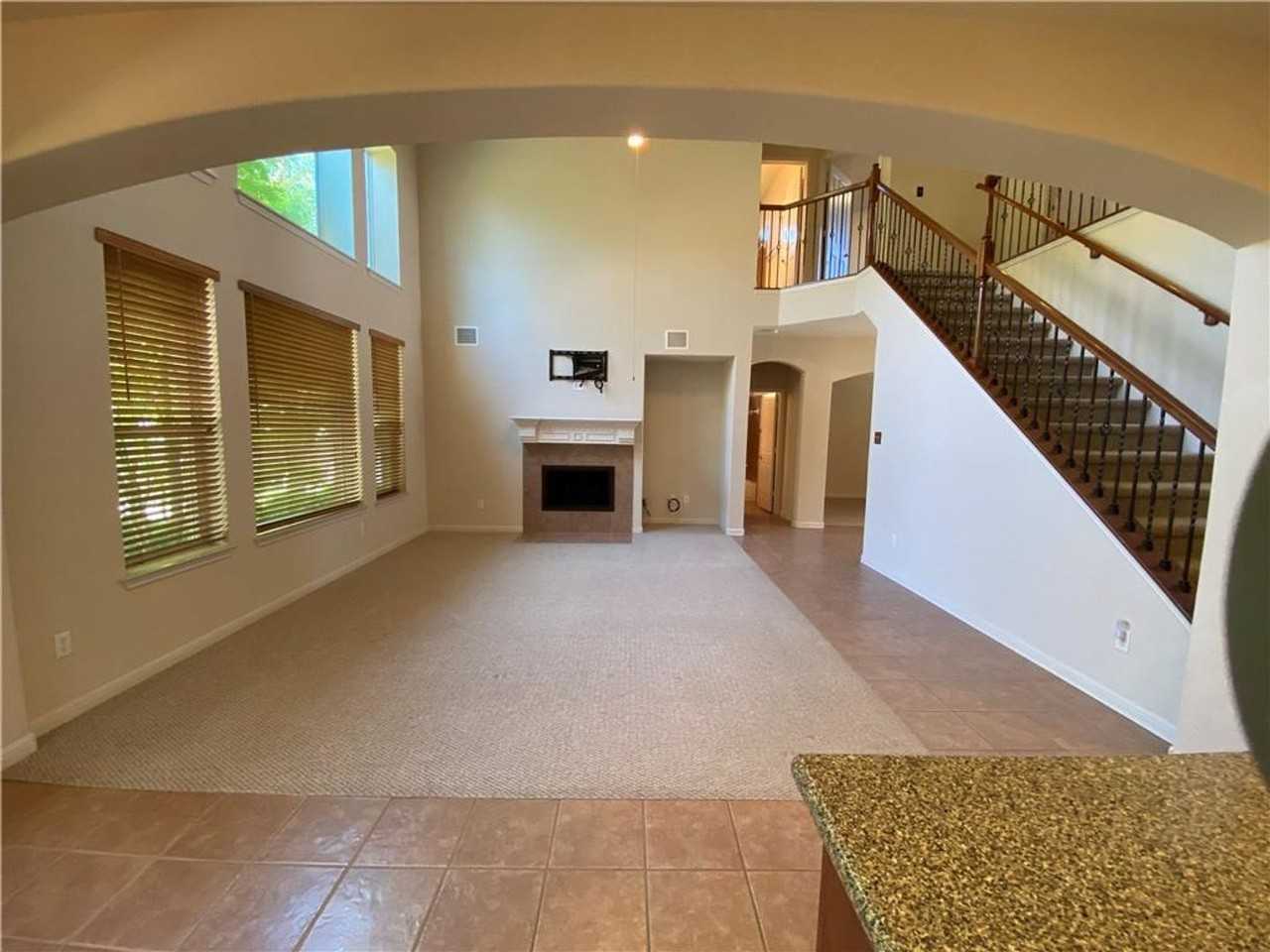 331 Abbey Dr - Photo 3 of 14