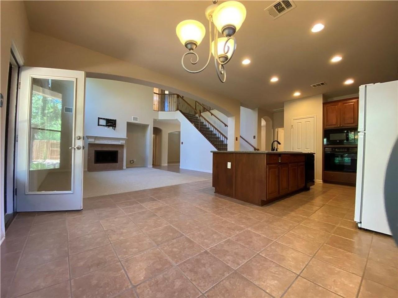 331 Abbey Dr - Photo 5 of 14