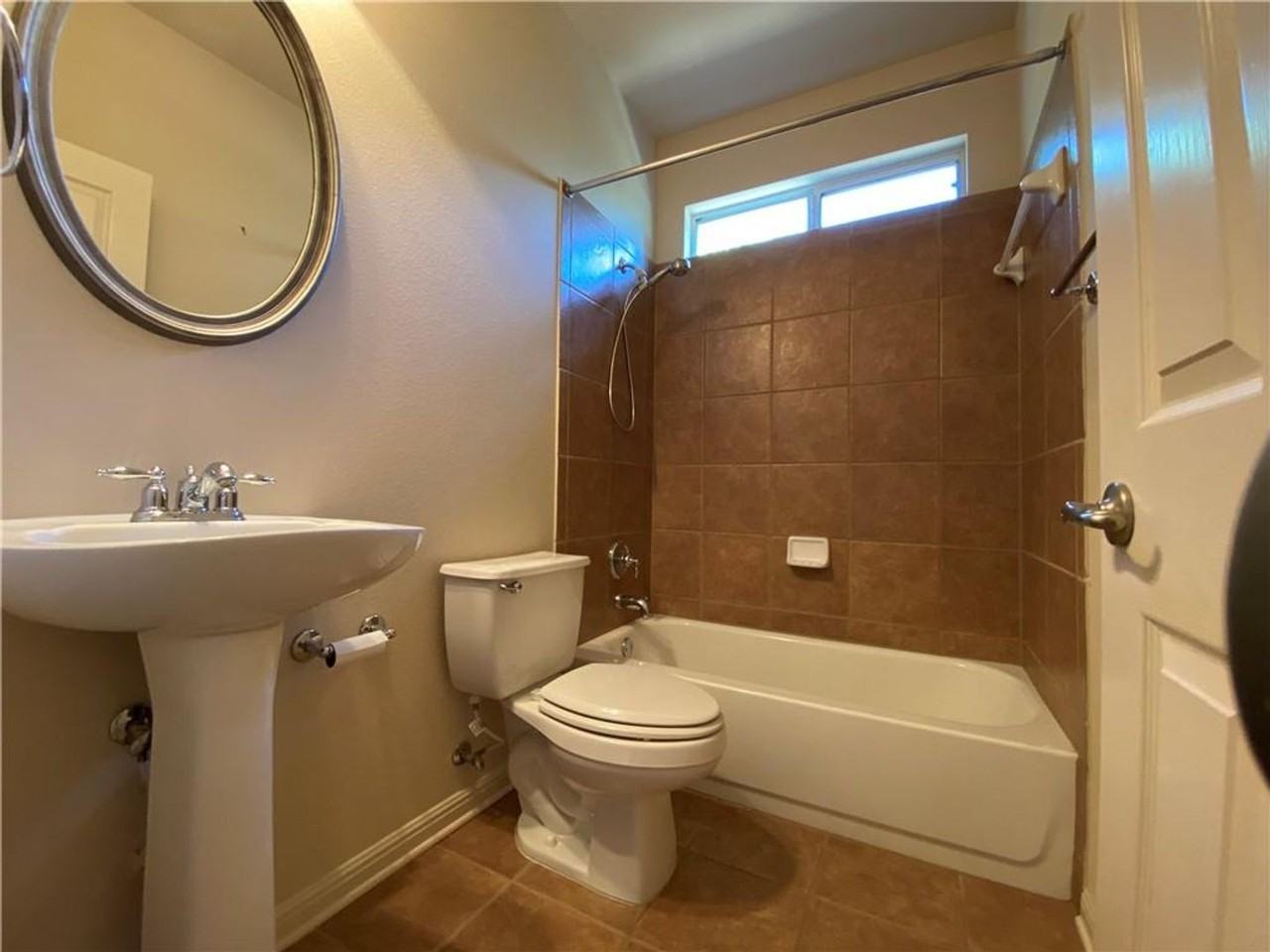 331 Abbey Dr - Photo 6 of 14