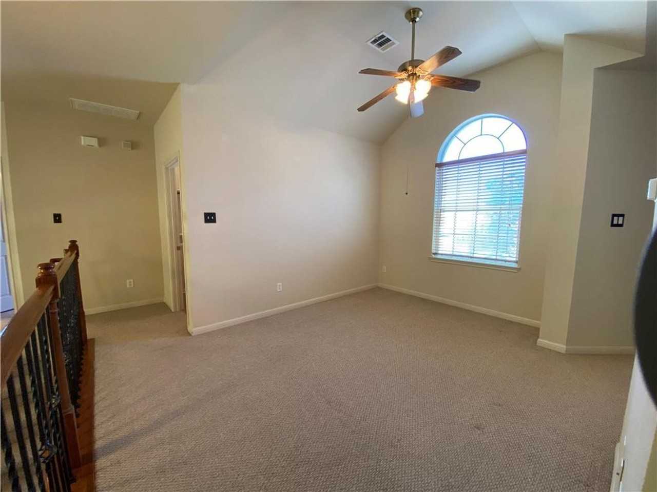 331 Abbey Dr - Photo 7 of 14