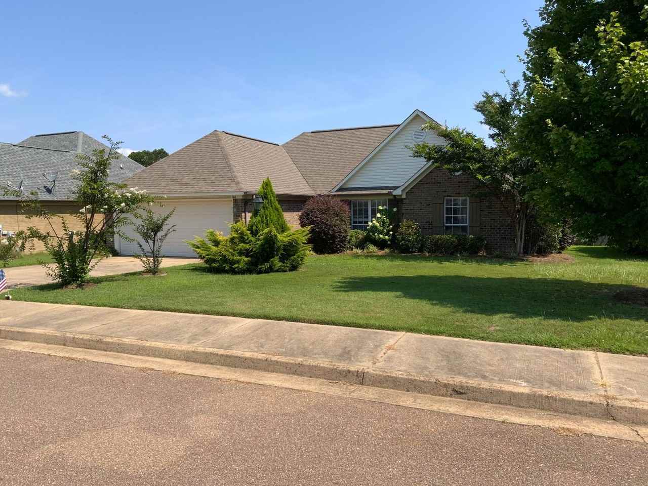 144 Breckenridge Dr - Photo 2 of 20