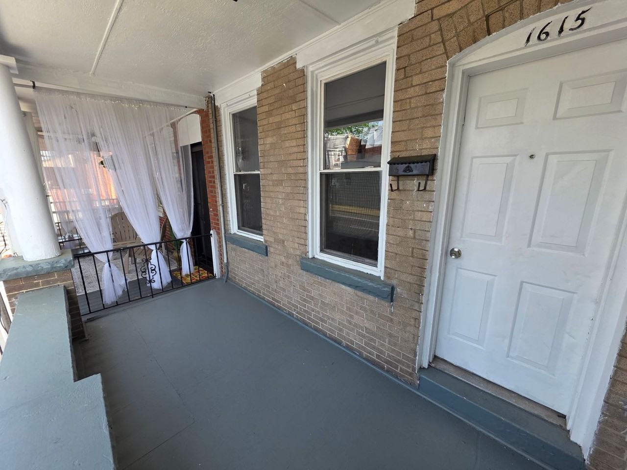 1615 Lancaster Ave - Photo 3 of 26