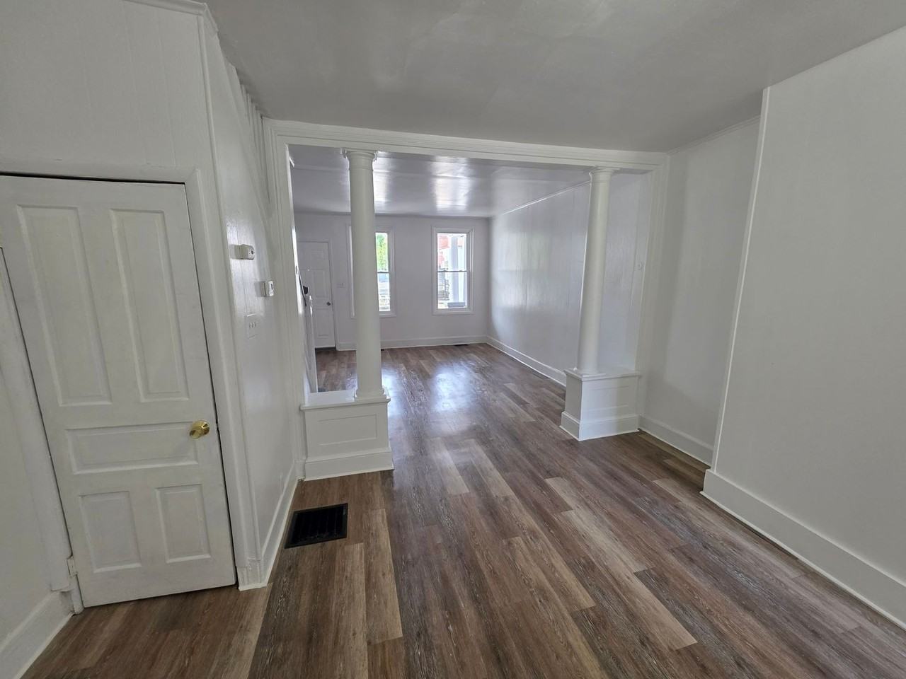 1615 Lancaster Ave - Photo 7 of 26