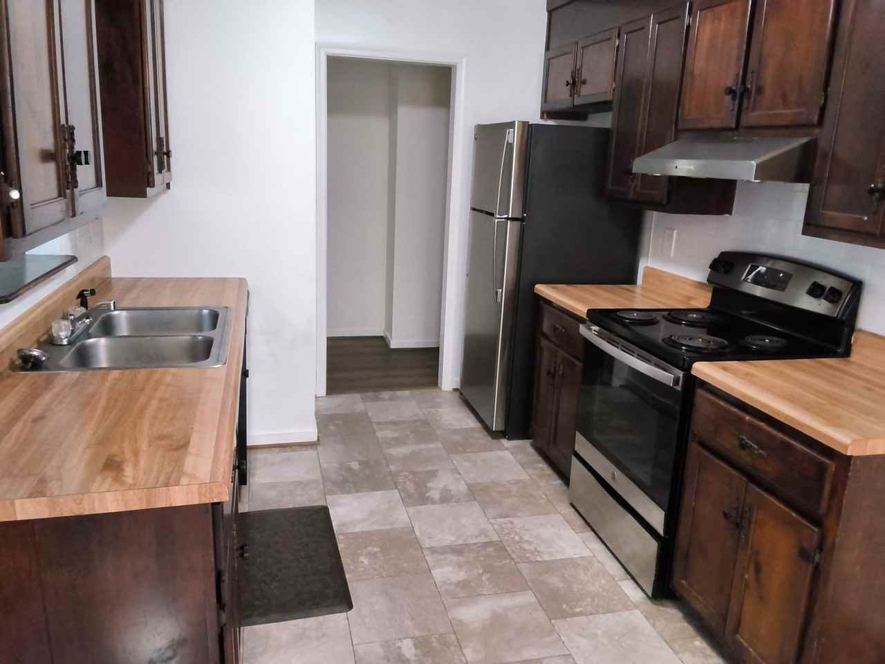 9523 Ladue Rd - Photo 2 of 13