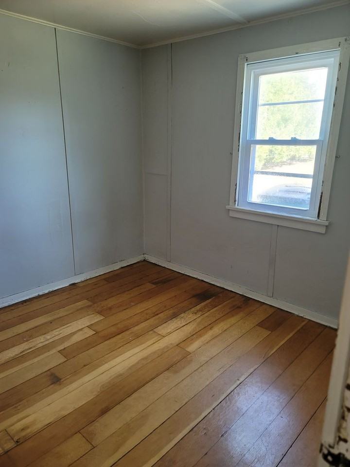 220 15th St S - Photo 5 of 9