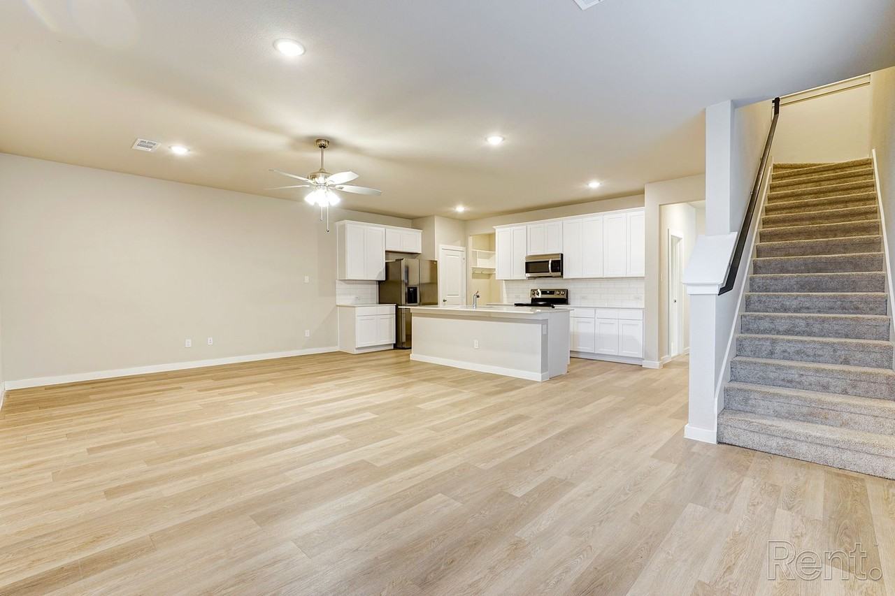 4110 Tobin Dr - Photo 3 of 19