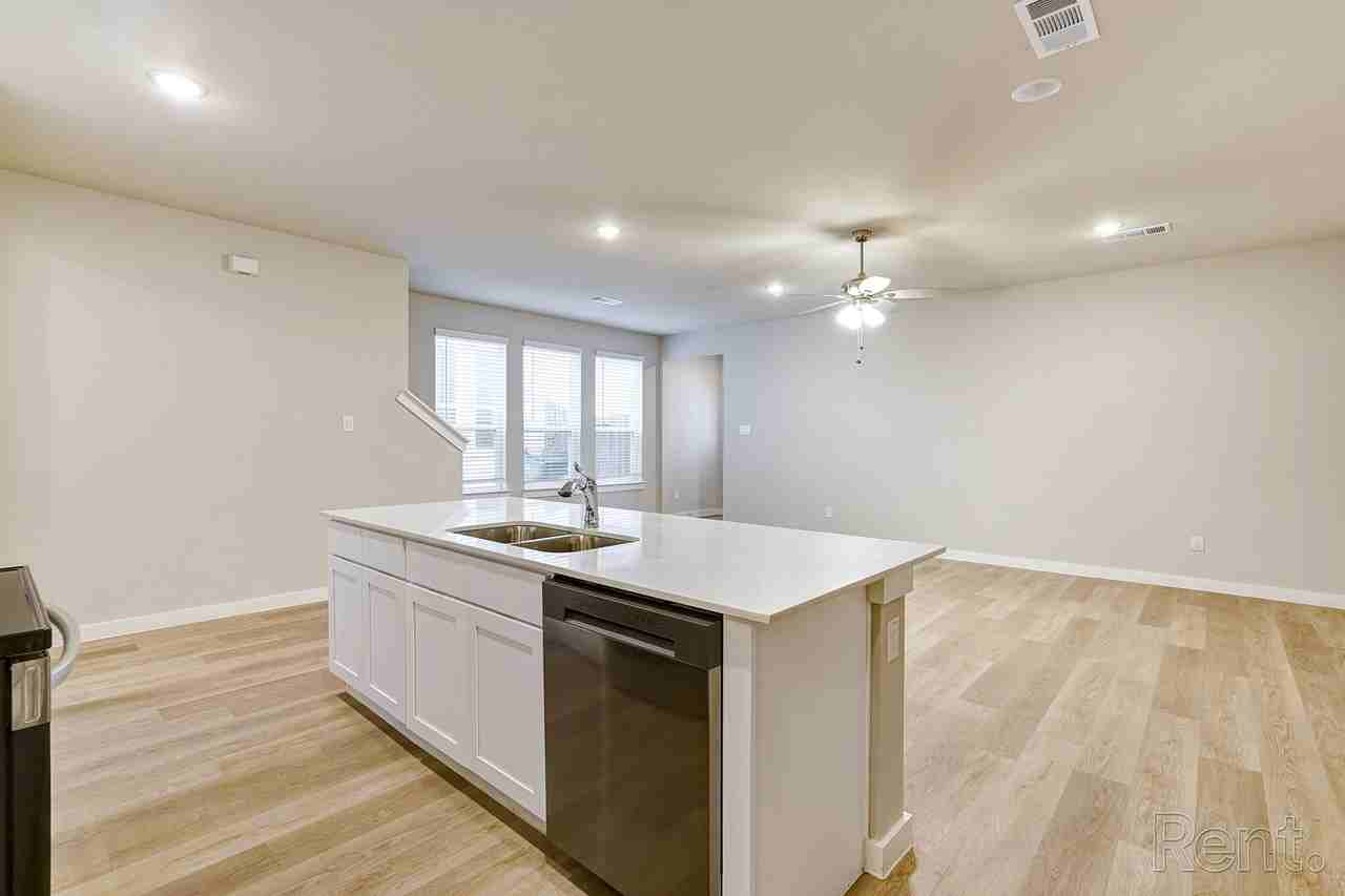 4110 Tobin Dr - Photo 4 of 19