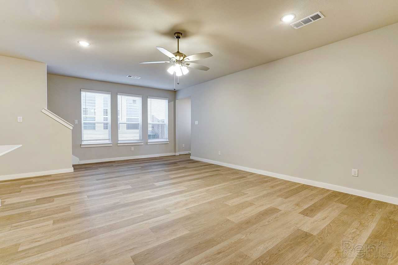 4110 Tobin Dr - Photo 5 of 19