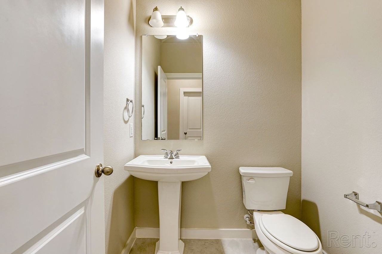 4110 Tobin Dr - Photo 6 of 19