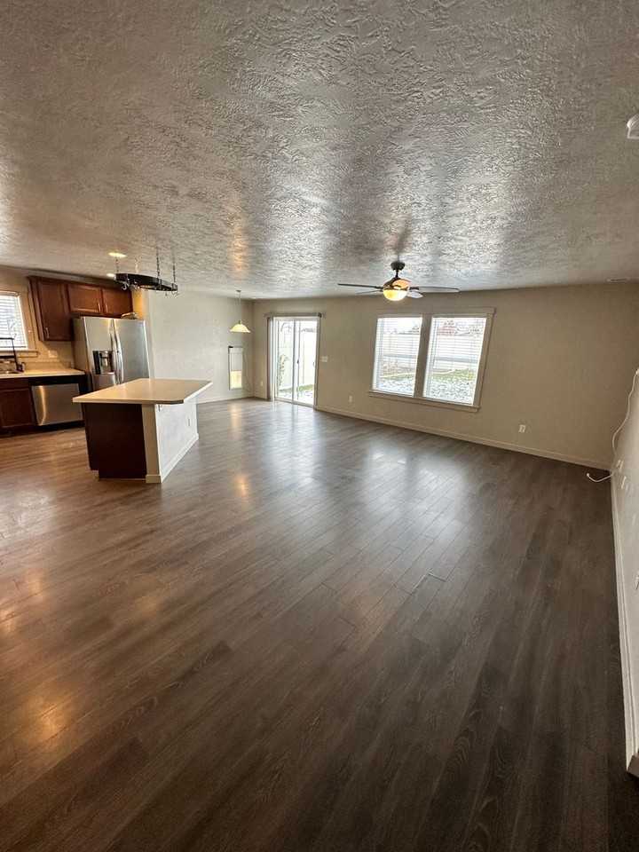 16920 Loggia Ave - Photo 4 of 17