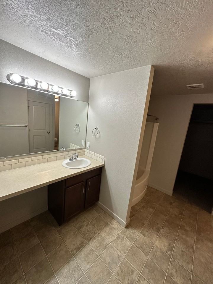 16920 Loggia Ave - Photo 7 of 17