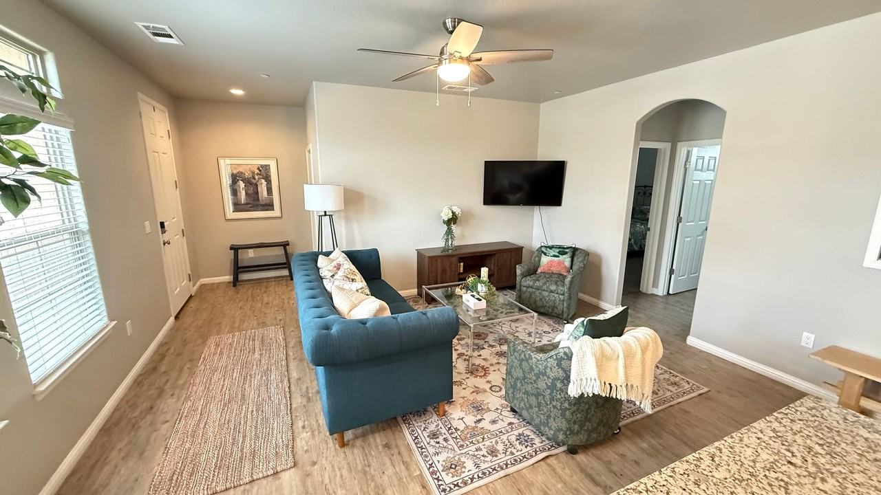 1867 W Roby Ave - Photo 2 of 15