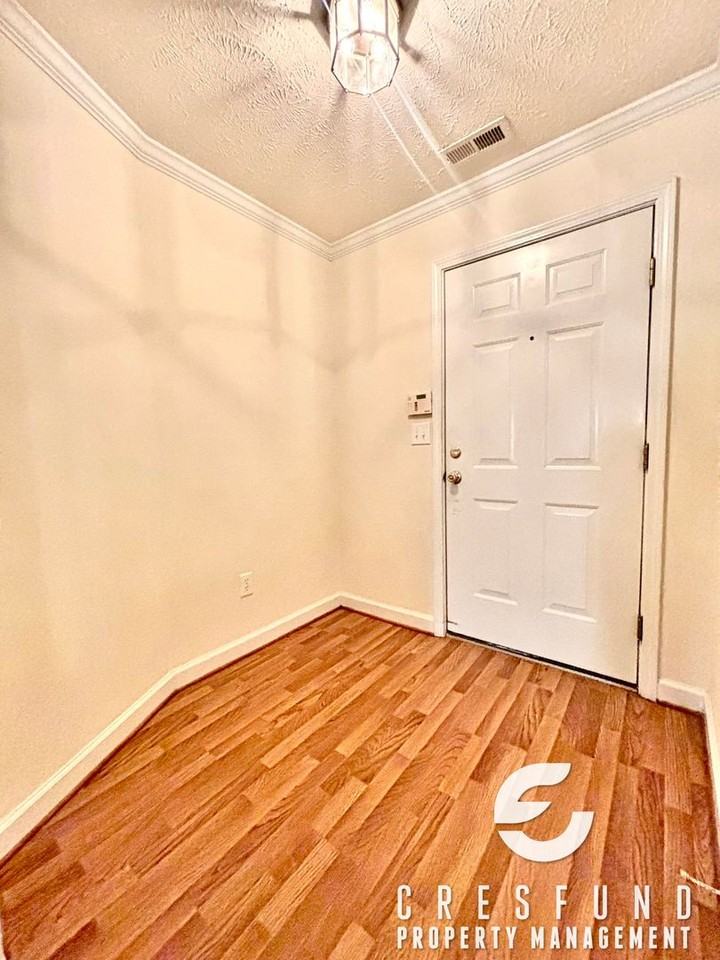 1711 Renwick Dr #102 - Photo 3 of 32