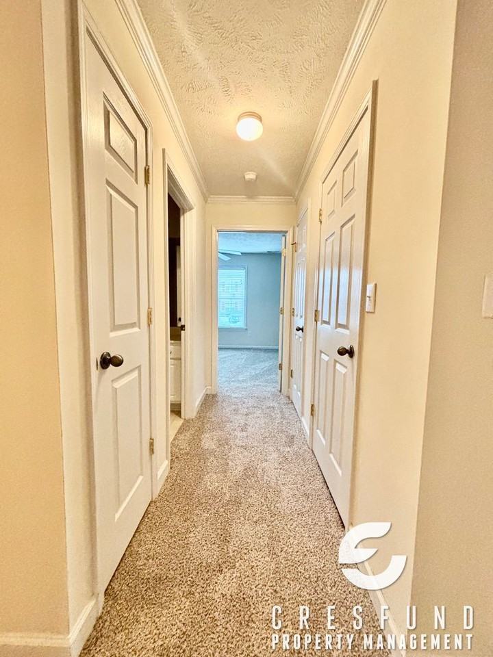 1711 Renwick Dr #102 - Photo 4 of 32