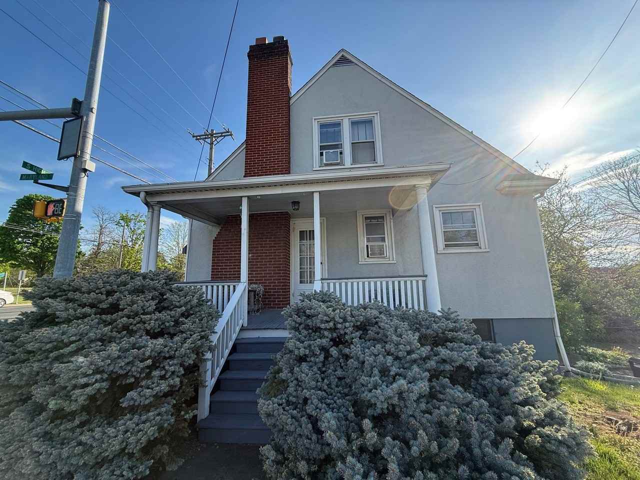 758 S High St - Photo 2 of 3