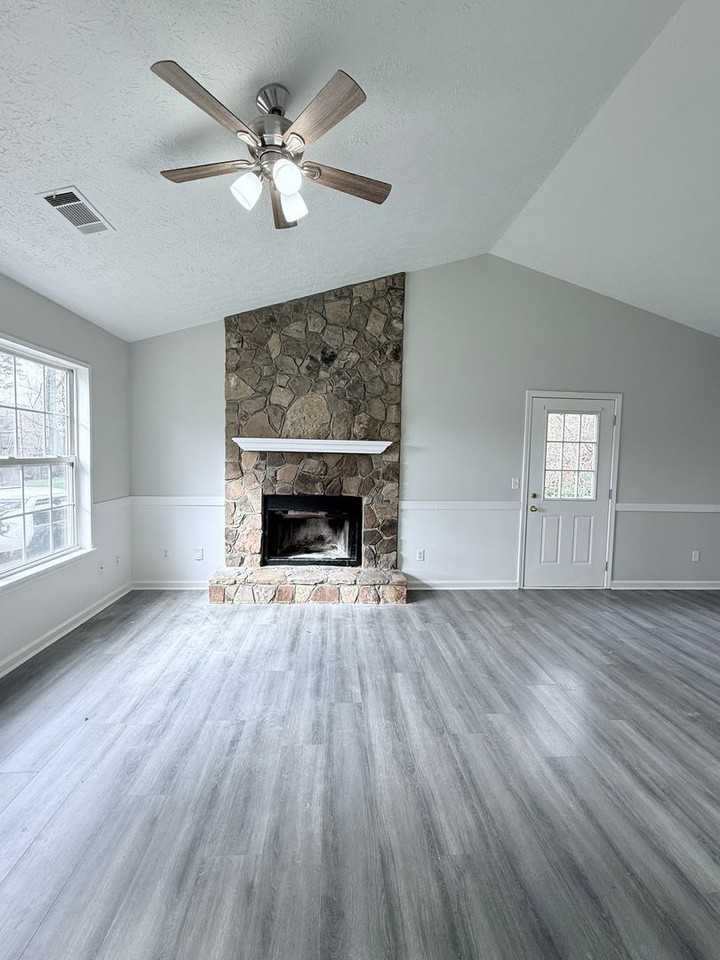 6825 Crystal Cove Trl - Photo 3 of 23