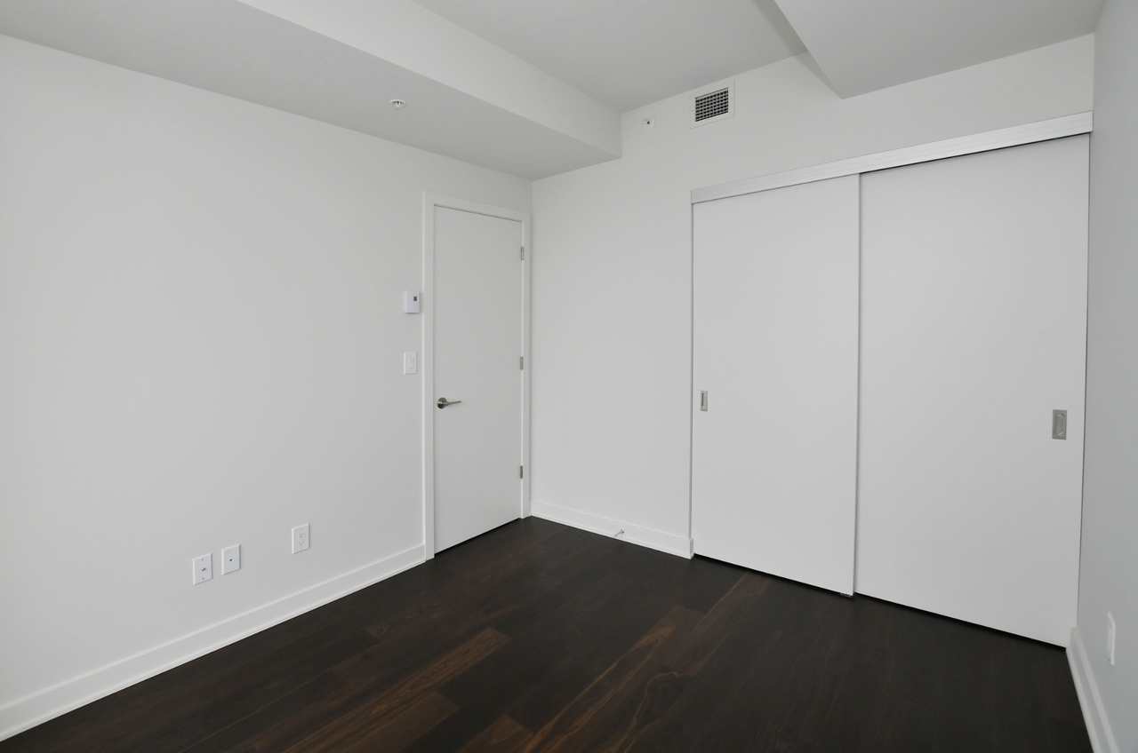 1188 Rue Saint-Antoine Ouest #4201 - Photo 2 of 15