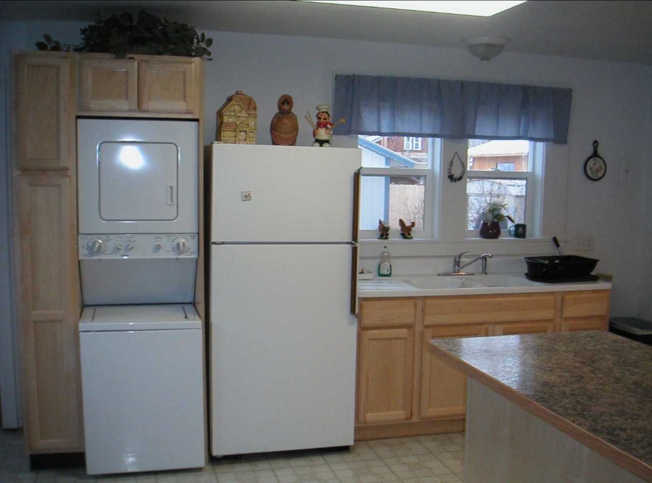 425 E Arbecam Ave - Photo 3 of 13