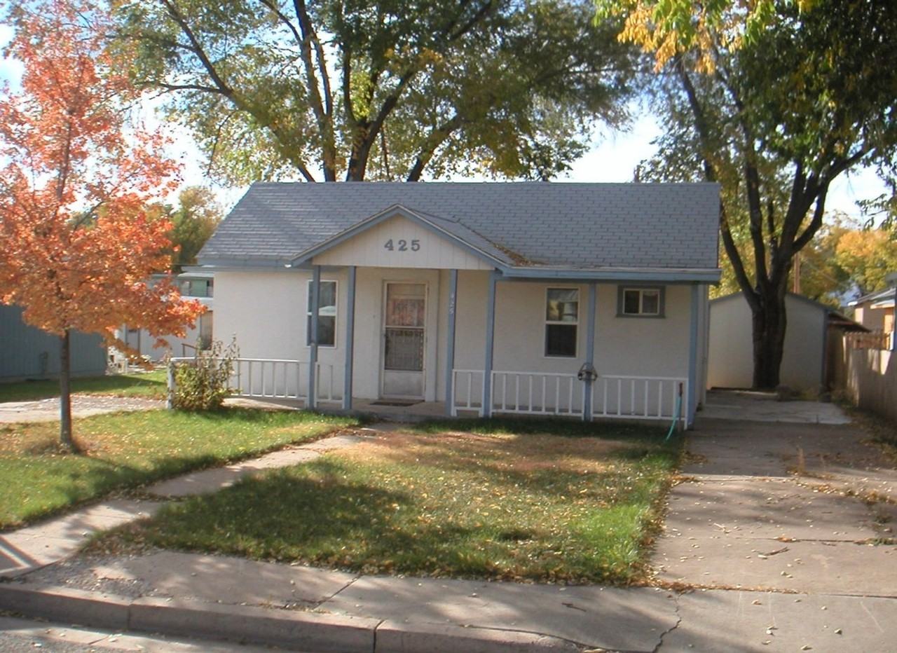 425 E Arbecam Ave - Photo 6 of 13