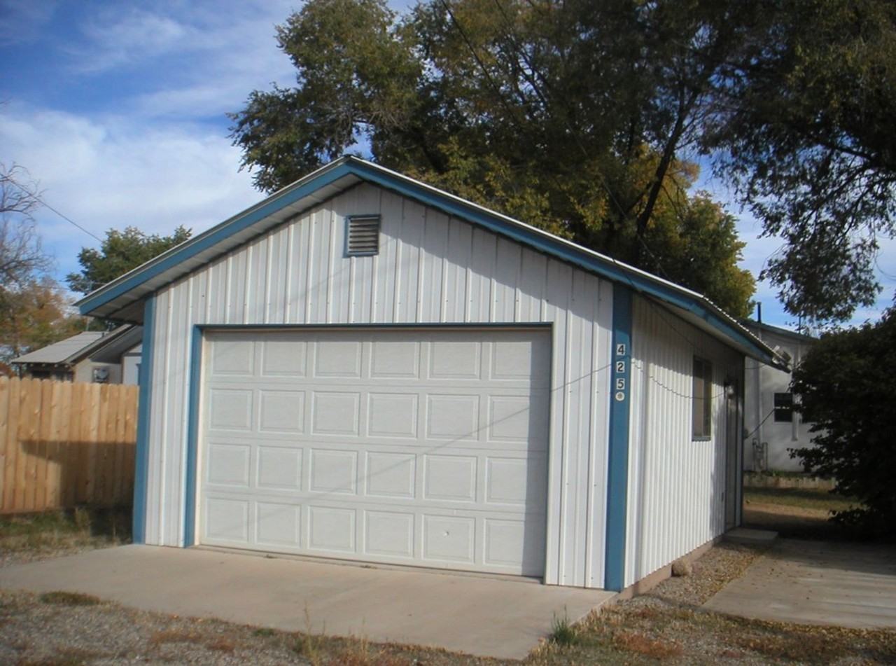 425 E Arbecam Ave - Photo 7 of 13