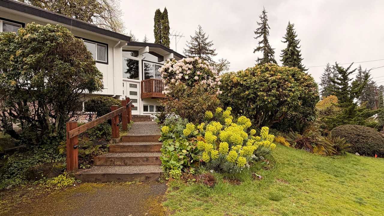 12527 Se 52nd St - Photo 2 of 23