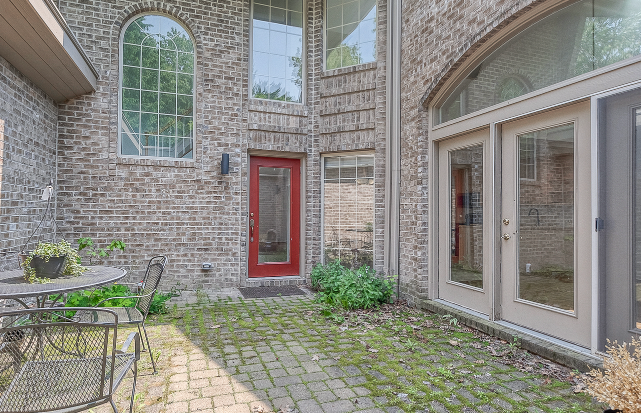 618 Essex Ct - Photo 3 of 31