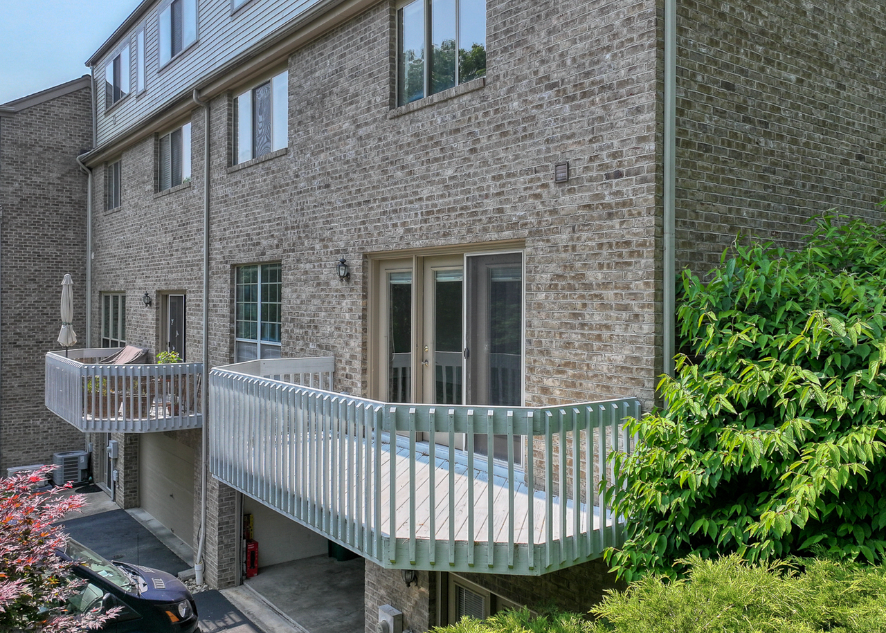 618 Essex Ct - Photo 5 of 31