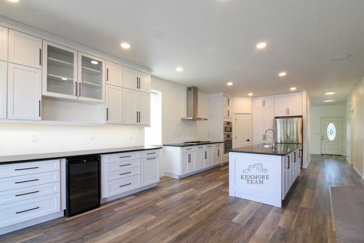 2646 Stonecreek Dr - Photo 2 of 20