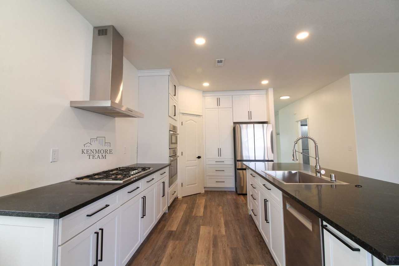 2646 Stonecreek Dr - Photo 3 of 20