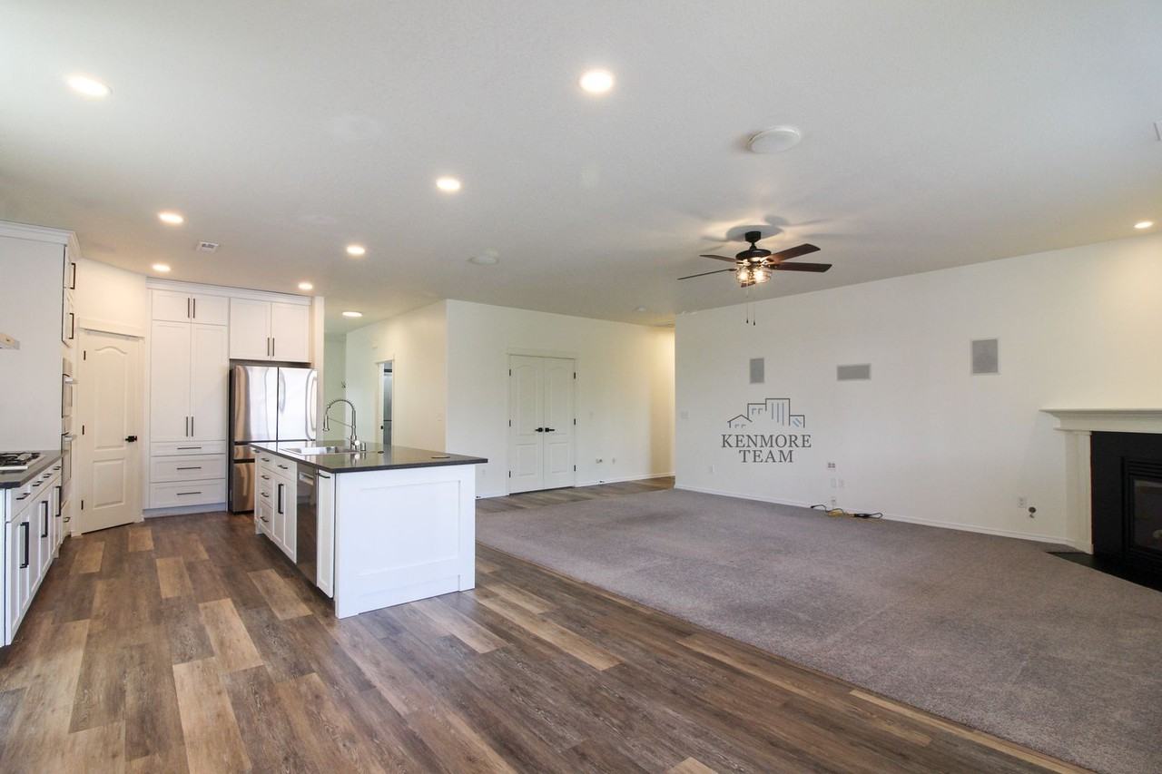 2646 Stonecreek Dr - Photo 4 of 20