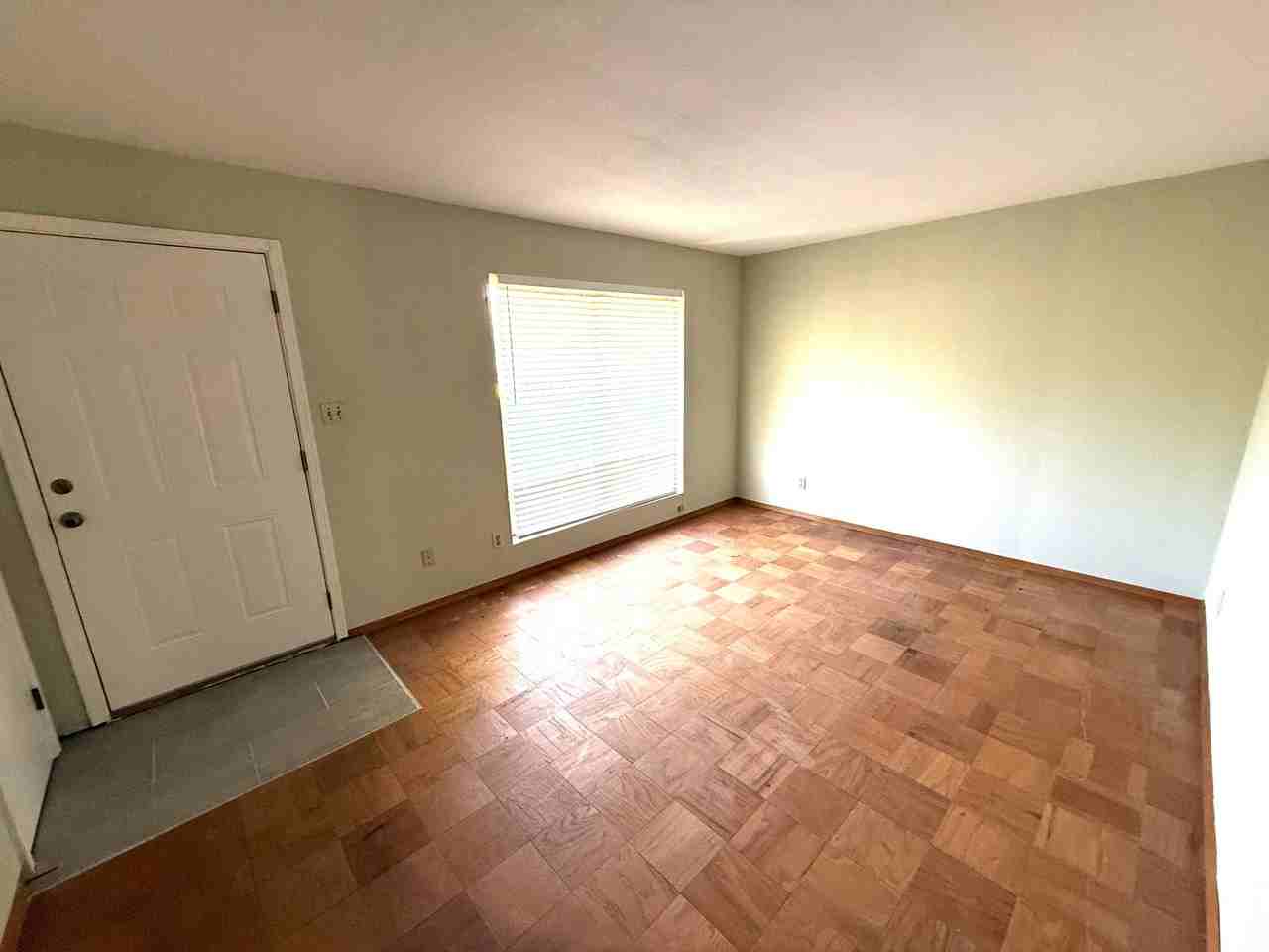 5190 Greensboro Dr - Photo 5 of 13