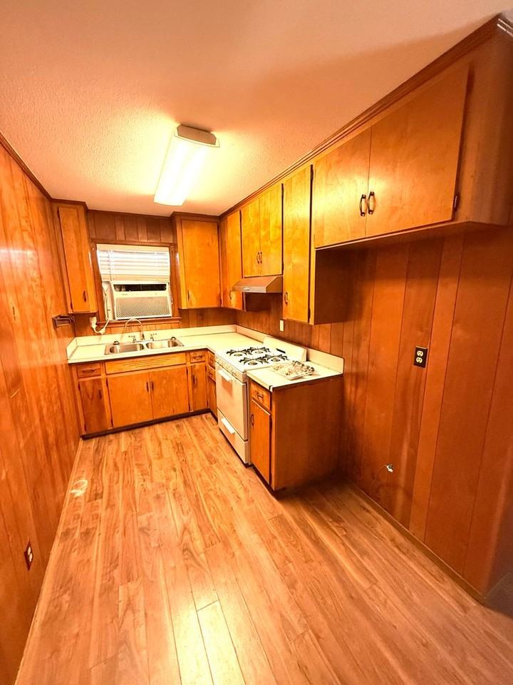 5190 Greensboro Dr - Photo 6 of 13