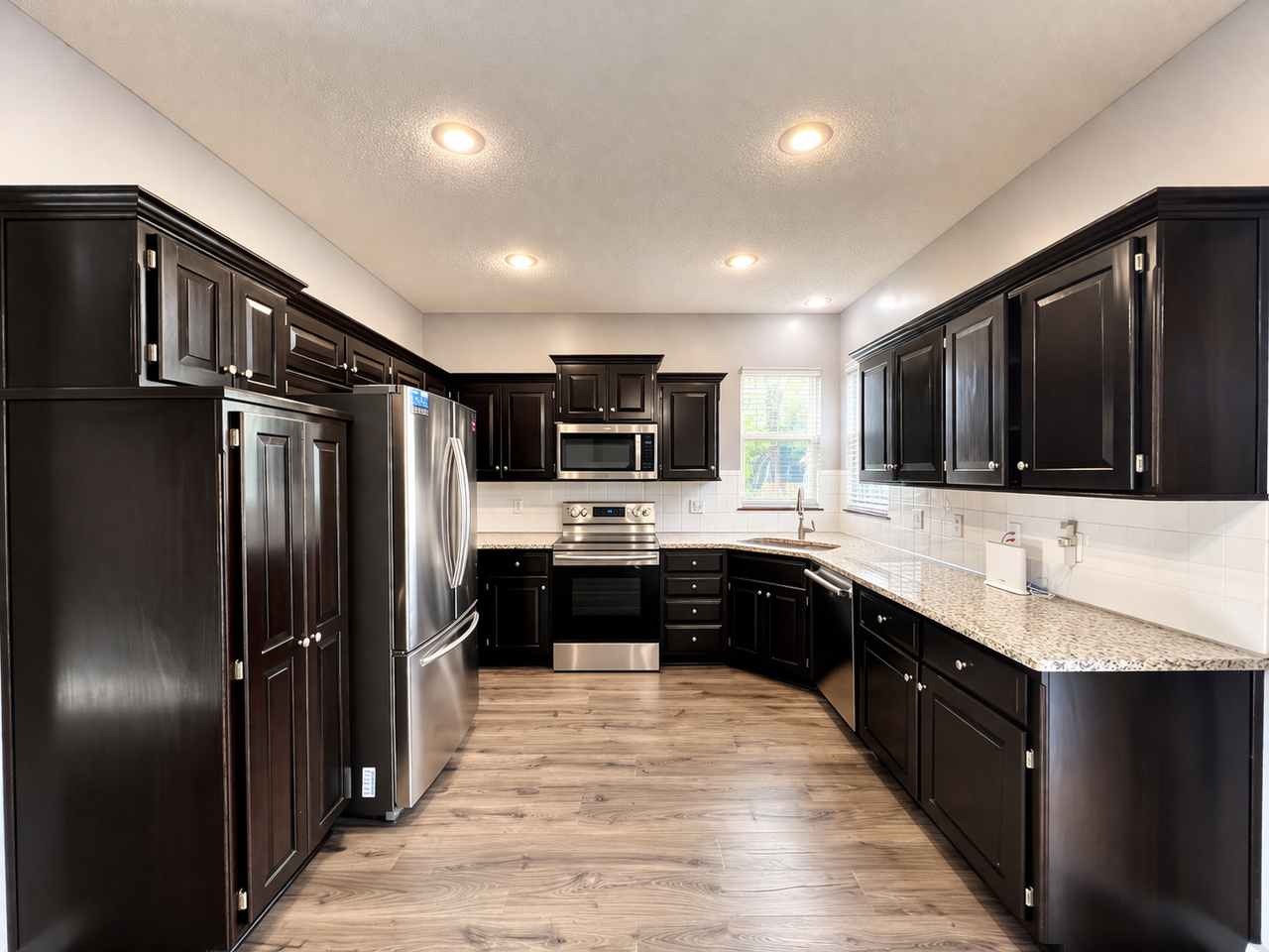 12490 Charlotte St - Photo 3 of 17